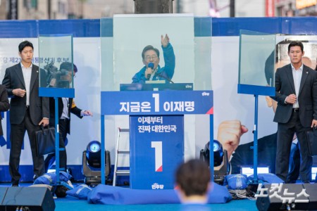 3면 방탄유리에 둘러싸인 이재명 후보