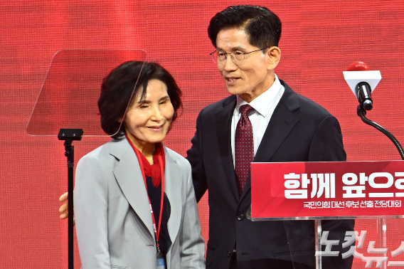 설난영 여사 "'미스 가락시장' 한 소리…법카 남용은 안 돼"