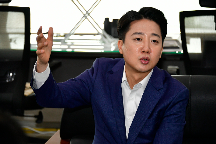 이준석 개혁신당 대선 후보가 20일 오전 10시 광주광역시의회에서 지역 공약 등과 관련해 기자회견을 하고 있다. 김형로 기자