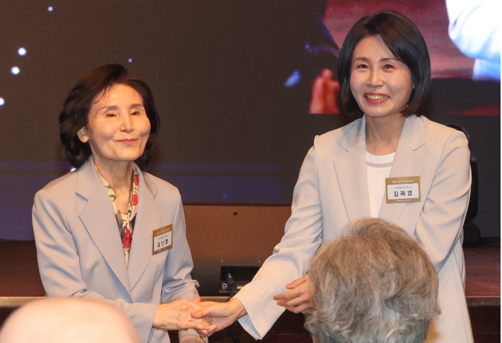 국민의힘 "대통령 후보 배우자 생중계 TV토론 하자"
