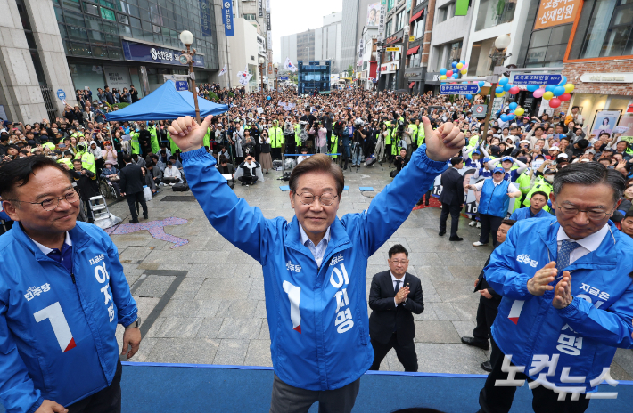 '박근혜 지지자'마저 이재명 지지…연일 커지는 '李 빅텐트'[오목조목]