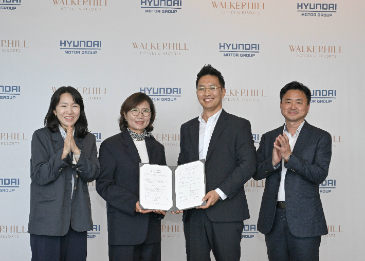 현대차·기아 모빌리티사업실 박주영 팀장, 현대차·기아 모빌리티사업실 김수영 상무, 워커힐 호텔앤리조트 김세한 신성장추진담당, 워커힐 호텔앤리조트 이열금 지속경영담당. 현대차기아 제공