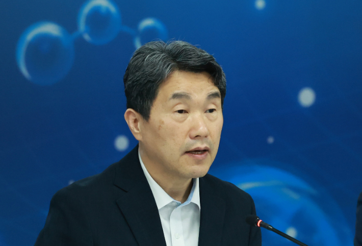 이주호 대통령 권한대행 부총리 겸 교육부 장관이 20일 서울 중구 서울스퀘어에서 열린 국가바이오위원회 2차 회의에서 발언하고 있다. 연합뉴스