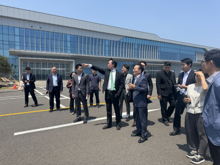 포항시는 20일 APEC 정상회의 준비기획단과 영일만항 국제여객부두 일원에서 2025 APEC 정상회의 기간 중 국제크루즈 정박을 위한 시설 현장점검을 실시했다. 포항시 제공