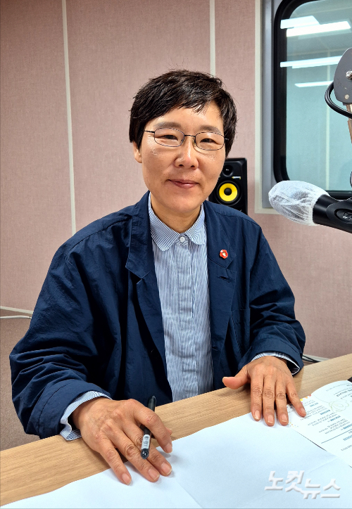 강원CBS.강원영동CBS 시사프로그램 <최진성의 위클리오늘>에 출연한 원주한지문화제 추진위원회 이선경 위원장. 강민주 PD