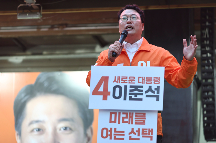"단일화하자면서 배우자 토론? 미혼은 대통령 후보 하면 안 되냐"[영상]