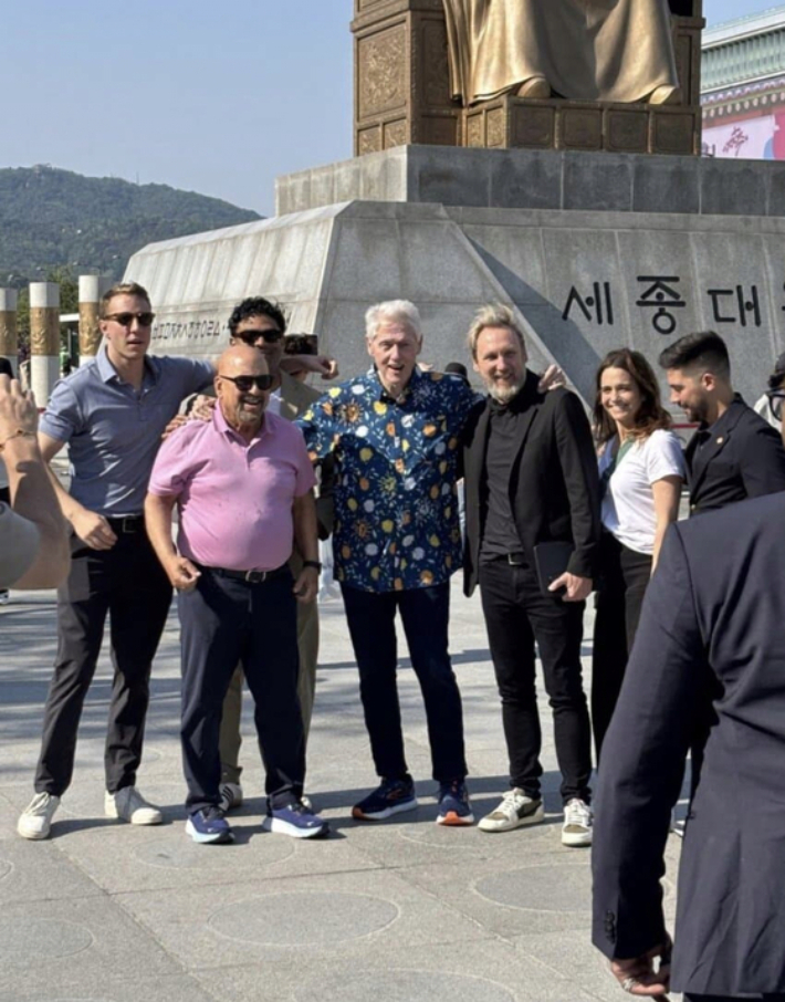 광화문에 나타난 빌 클린턴…비공식 방한