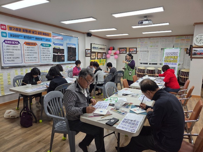 시군역량강화사업 도자기공예 수업. 울진군 제공
