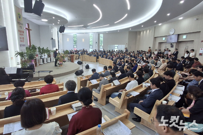죽변감리교회는 지난 2021년 10월 목사관 기공예배를 시작해 2022년 2월 입주했으며, 예배당은 지난해 4월부터 공사에 들어가 지난 11월 입당했다. 유상원 아나운서