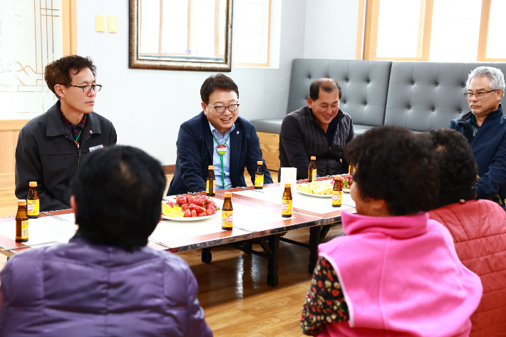 울진군 '섬기는 적극 행정'으로 군민 행복 지수 높인다