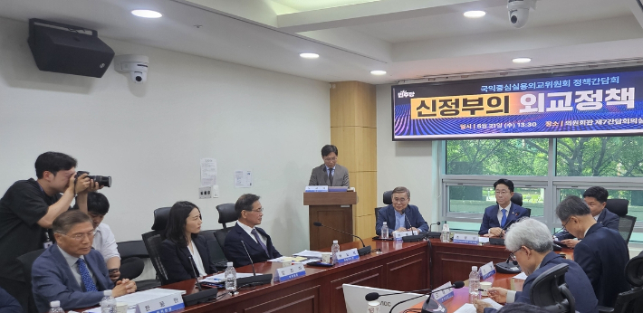 "'실용외교'지만 中 '견제'도…李 외교, 尹정부와 달라야"