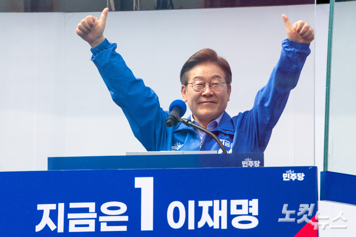 대선 앞두고 尹 깜짝 등판…민주 맹비난, 선 긋는 국힘[박지환의 뉴스톡]
