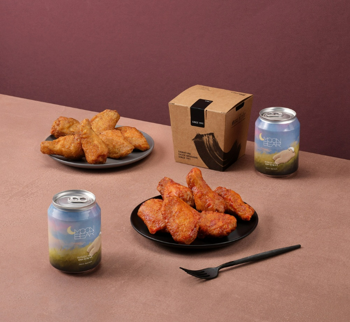 교촌치킨 '싱글윙시리즈 2종'인 교촌싱글윙(왼쪽부터), 레드싱글윙. 교촌에프앤비 제공