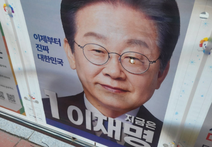 강릉·속초서 대선 후보 벽보 훼손 잇따라…장난삼아 한 중학생들 입건