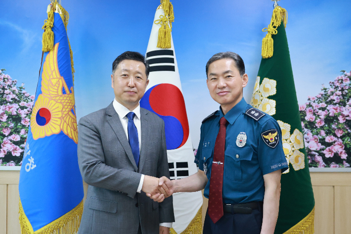 진건군 총영사(왼쪽)와 김수영 청장. 제주경찰청 제공