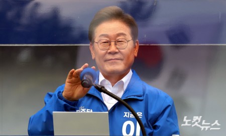 이재명 더불어민주당 대선 후보가 22일 오후 경남 양산시 양산워터파크공원에서 열린 집중유세에 참석해 지지를 호소하고 있다.