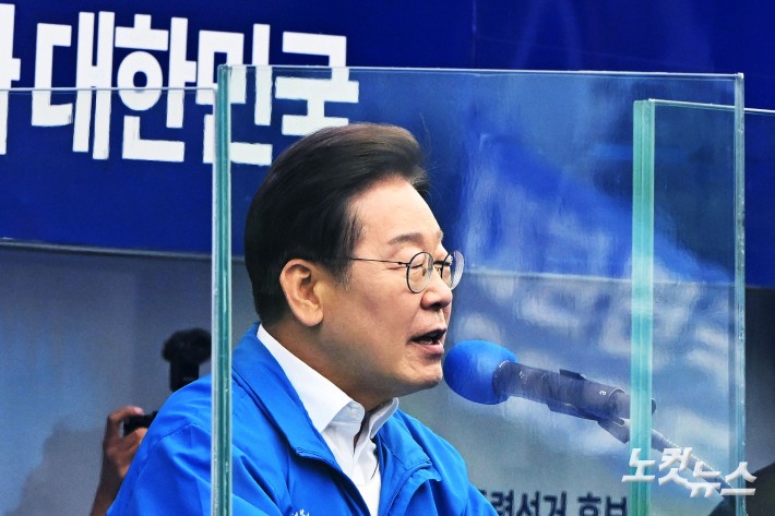 이재명 더불어민주당 대선 후보가 22일 오후 경남 양산시 양산워터파크공원에서 열린 집중유세에 참석해 지지를 호소하고 있다.