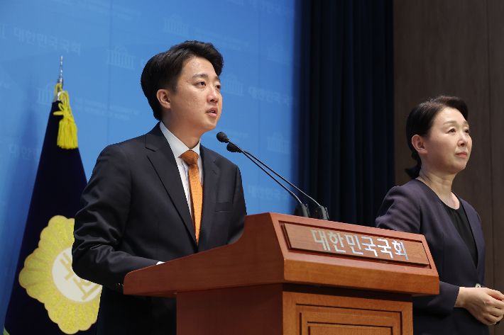 이준석 "단일화 없다…정치 희화화 말라"…대선 완주 공식화