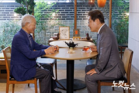 이재명, '노무현·문재인 멘토' 송기인 신부와 차담