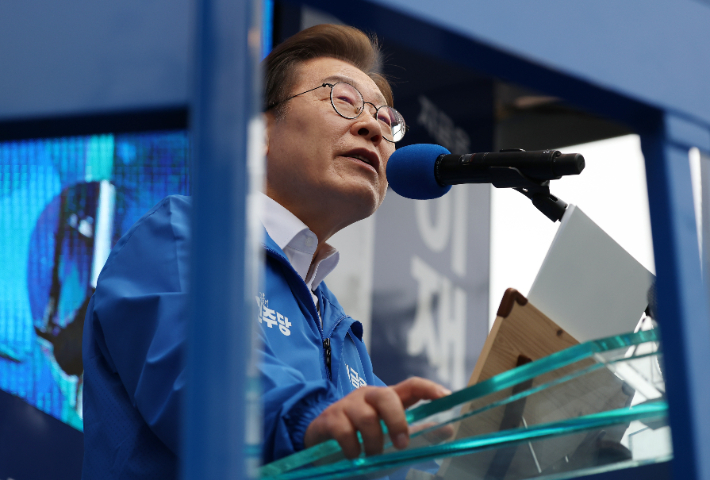 이재명 "노무현의 길이 제 길…대동세상 만들겠다"