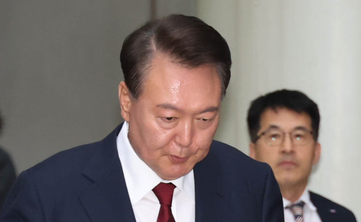 경찰, '尹체포 저지' 비화폰 기록 확보…수사기관 중 첫 성과