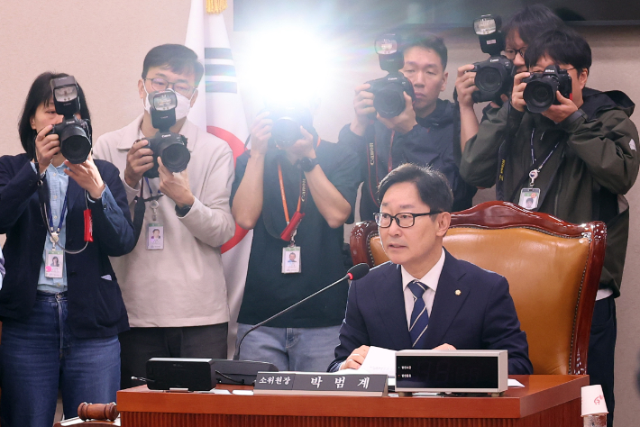 민주, '대법관 자격 완화∙헌법연구관 정년연장법' 동시 추진