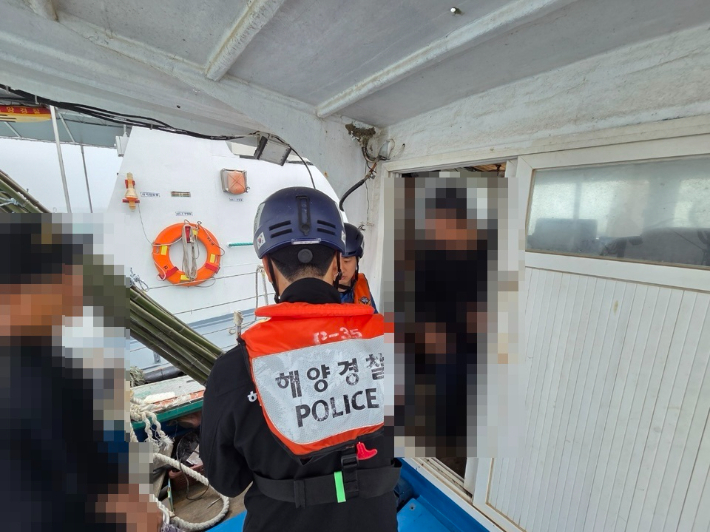 무면허로 배 운전한 선장…알고보니 A급 지명수배자