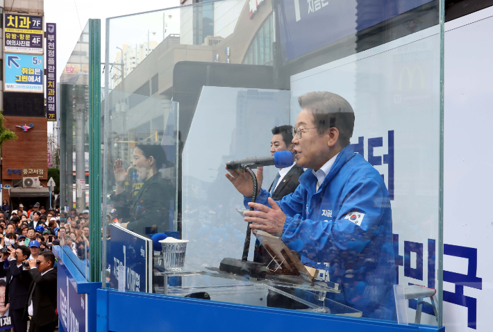부천역 광장 나온 李 "제가 미워도 내란세력은 결코 안돼"