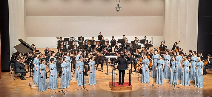 24일 전북CBS오케스트라 제6회 정기연주회에서 예그리나 여성중창단이 공연하고 있다. 전북CBS