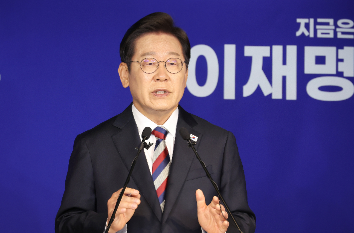 [속보]이재명 "사법·검찰개혁 중요하나 조기에 힘뺄 상황 아냐"