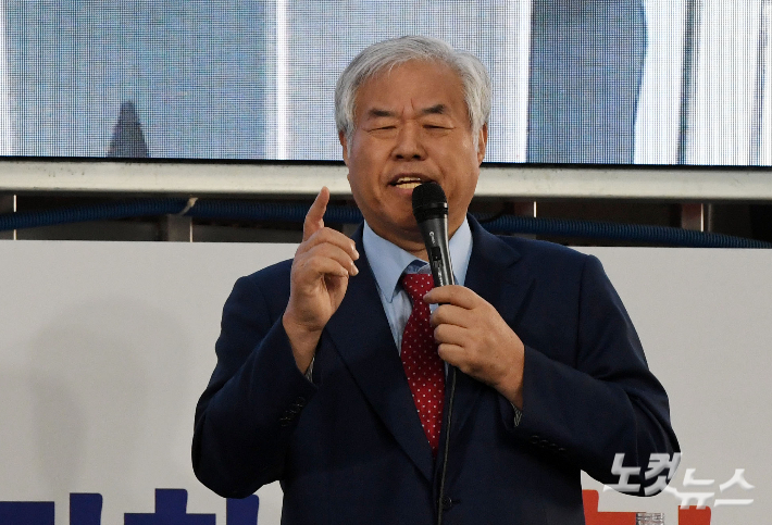 여전한 광장의 '극우 궤변'…전광훈 "尹 탄핵은 북의 짓"