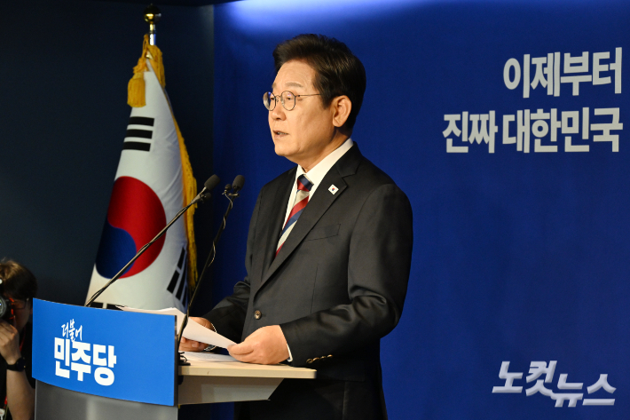 사법부 압박 ↓ 유능 이미지 ↑…李 '몸조심 모드'