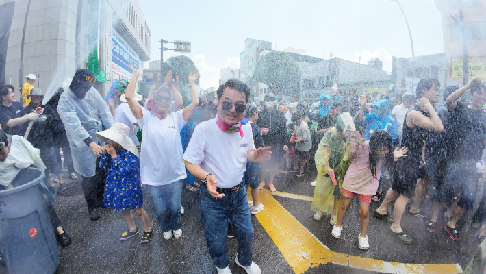 육동한 춘천시장은 환영사를 통해 "모든 시민들이 일상에서 벗어나 예술로 하나되는 축제가 바로 춘천에서 열린다"고 말했다. 춘천시 제공
