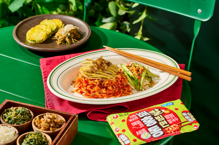 농심 배홍동칼빔면 '제철맞은 칼빔면' 메뉴 연출 사진. 농심 제공