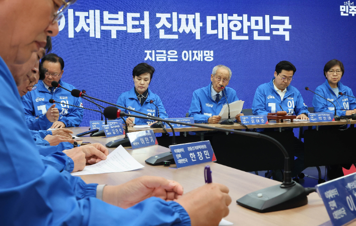 [속보]민주, '대법관 100명 증원·비법조인 임명' 법안 철회