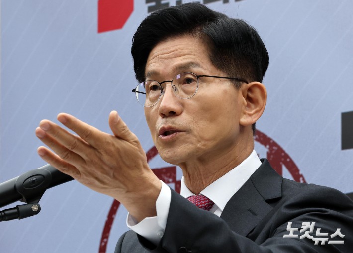 김문수 국민의힘 대선 후보가 27일 서울 여의도 중앙당사에서 열린 