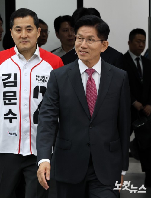 김문수 국민의힘 대선 후보가 27일 서울 여의도 중앙당사에서 