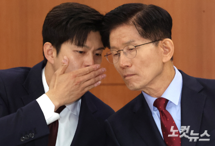 김용태 비상대책위원장과 김문수 국민의힘 대선 후보. 황진환 기자