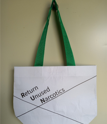 반납자에게 제공되는 친환경 가방. 식품의약품안전처 제공