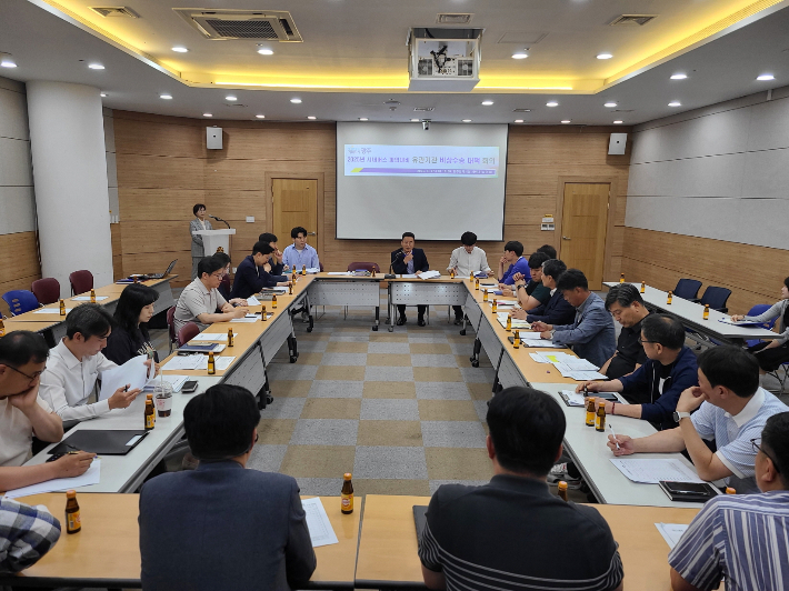 광주광역시는 27일 시청 세미나1실에서 '2025년 시내버스 파업 대비 유관기관 비상수송 대책회의'를 개최했다. 광주시 제공