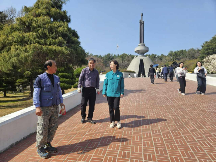 창원충혼탑 시설물 점검. 성산구청 제공 
