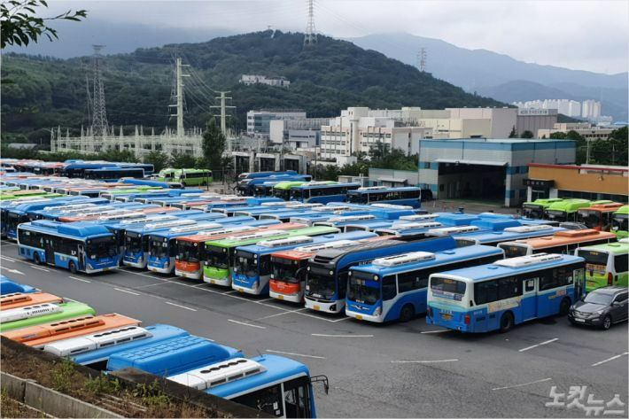 창원 시내버스 파업 돌입…28일 첫차부터 멈췄다