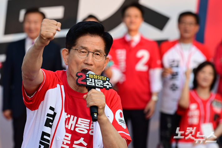 김문수, '이재명 지역구' 계양서 사전투표…"인천상륙작전"