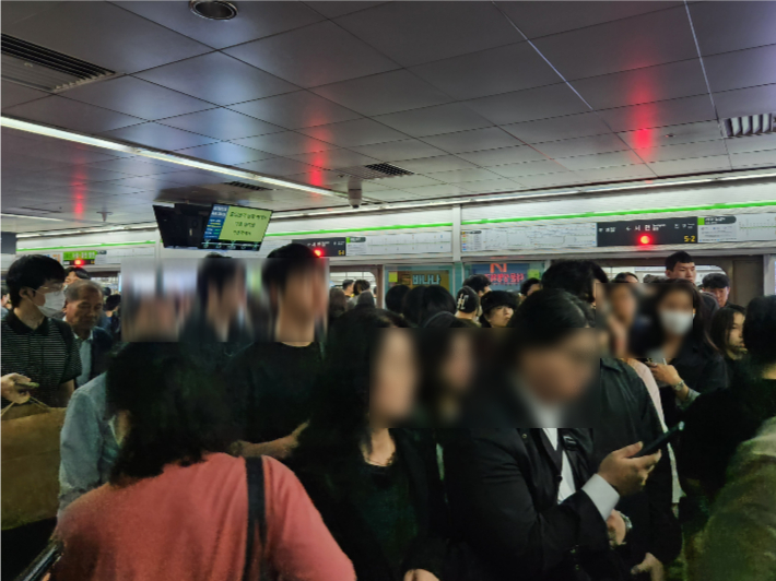 부산 시내버스 파업 첫날 출근길, 지하철이 인파로 붐비고 있다. 정혜린 기자