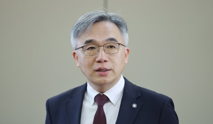 '박원순 피해자 신상 공개' 정철승 변호사, 징역 1년…"비방 목적"