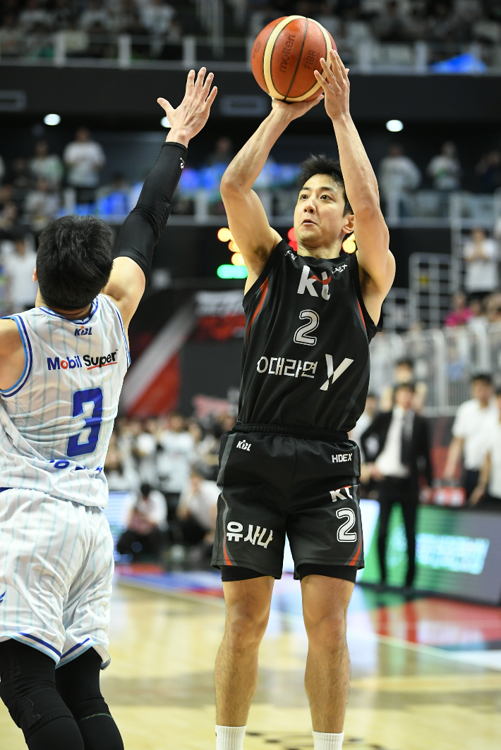 "형 허웅과 가족의 설득" FA 허훈, KCC로 간다…MVP 5명 슈퍼 팀 탄생
