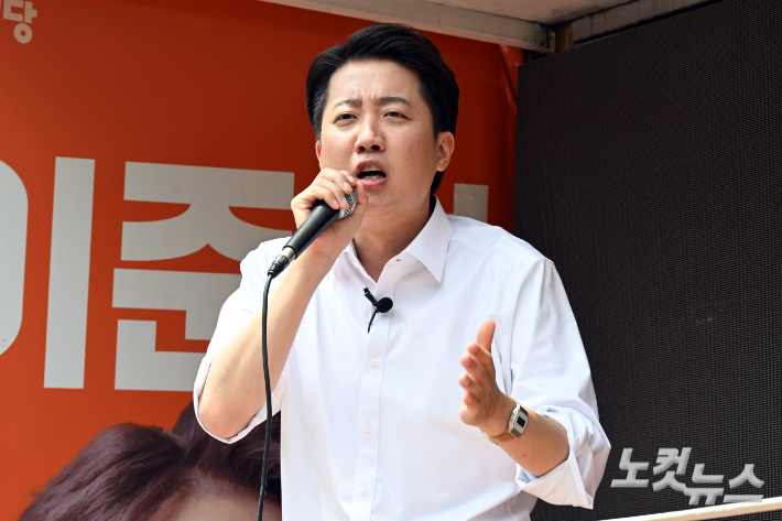 "여성 혐오 정치인 이준석, 대통령 후보직에서 즉각 사퇴해야"