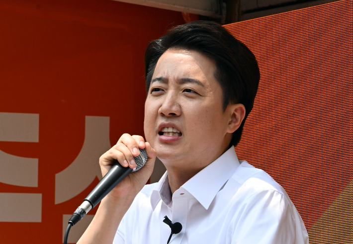 이준석 개혁신당 대선 후보가 28일 서울 여의도 여의도공원에서 유세를 펼치고 있다. 윤창원 기자