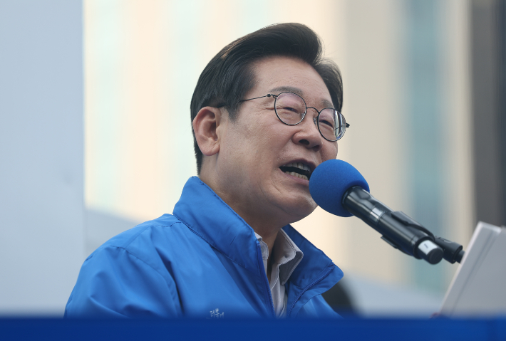이재명 "구조적 성차별 있다"면서도 "男 역차별 보호 필요"