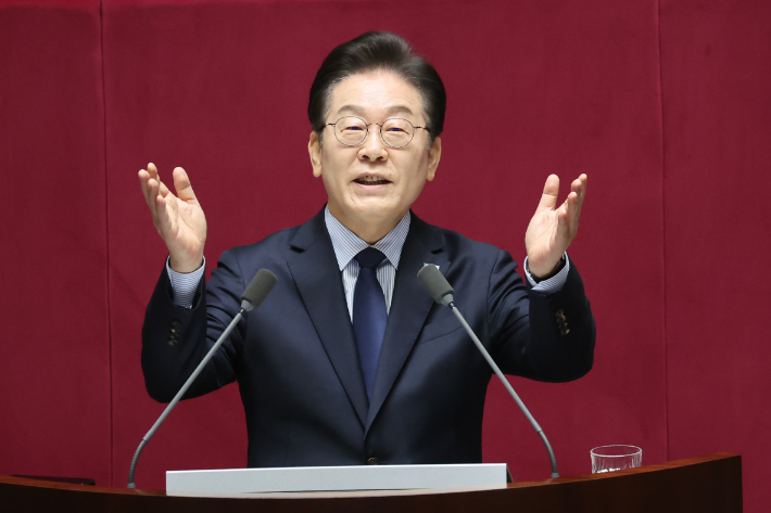 지난 2월 10일 더불어민주당 이재명 당시 대표가 국회 본회의에서 교섭단체 대표 연설을 하고 있다. 연합뉴스 